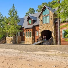 Majestic Mountain Lodge